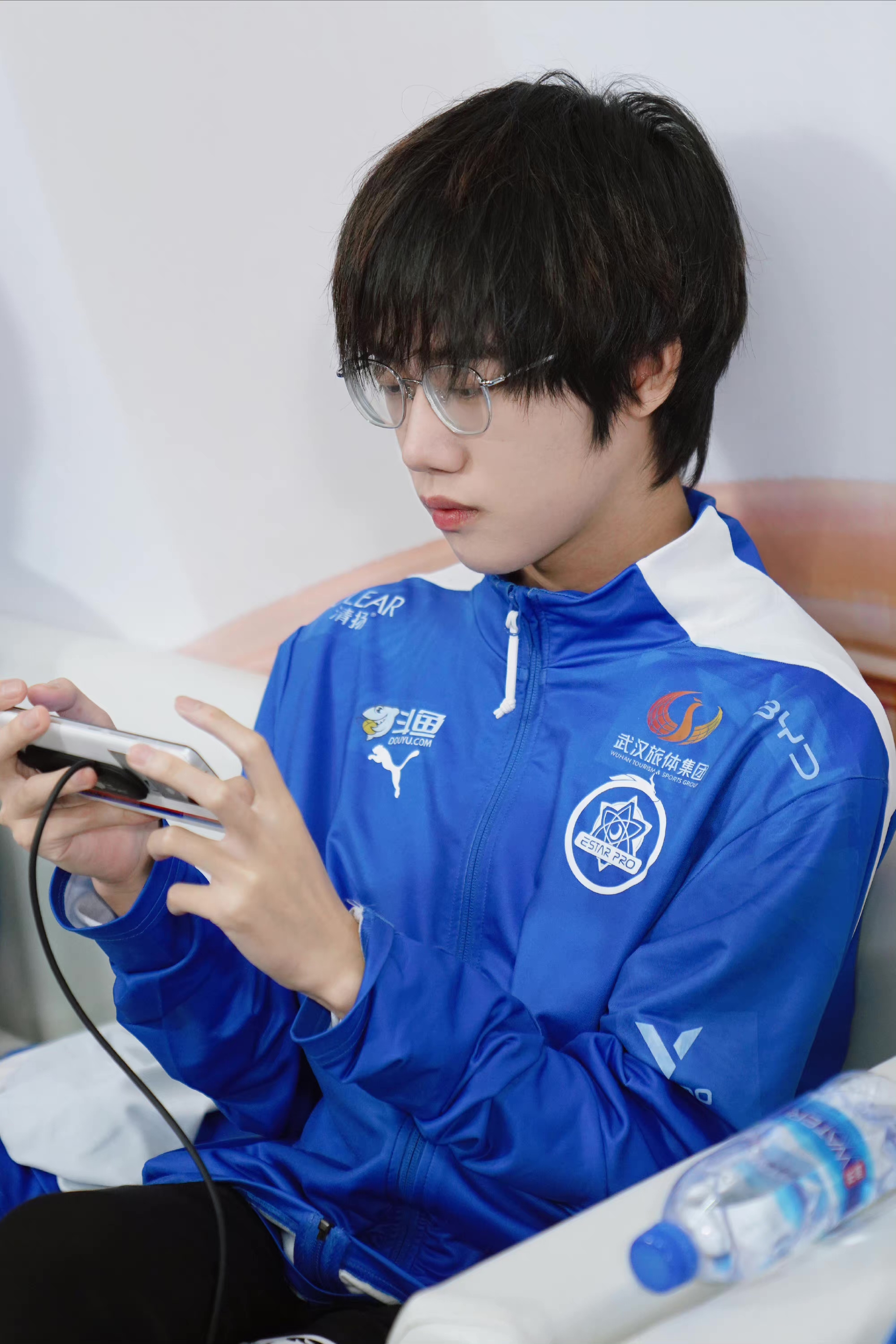 estar清融因发挥失常泪洒赛场当事人作出回应我很坚强的